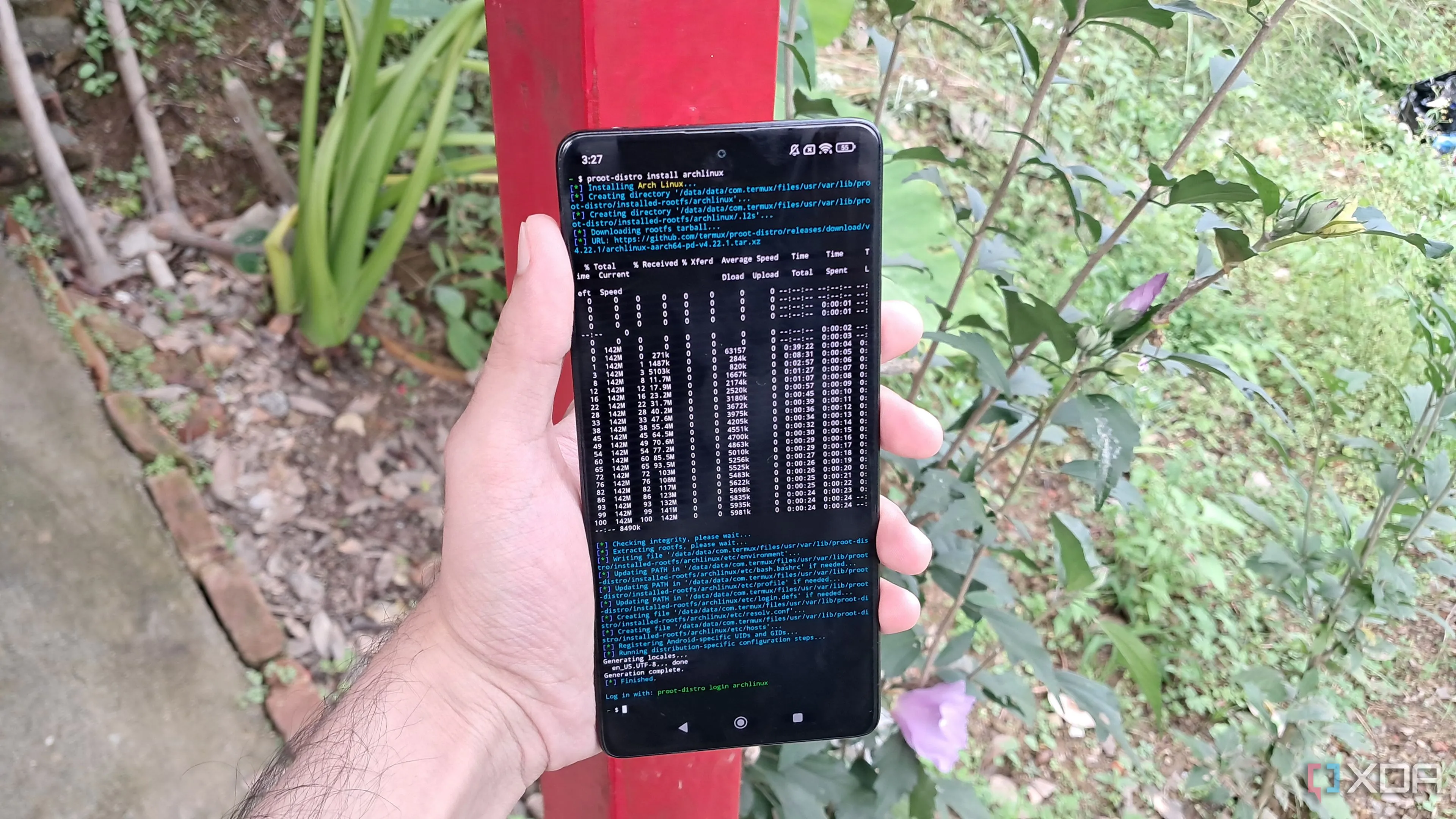 Giao diện Termux hiển thị quá trình cài đặt Arch Linux với proot-distro