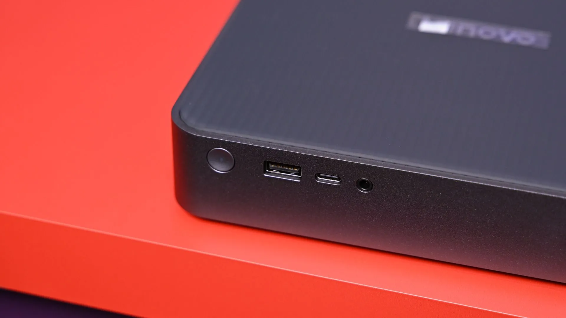 Máy tính Mini Lenovo IdeaCentre tại triển lãm CES 2025