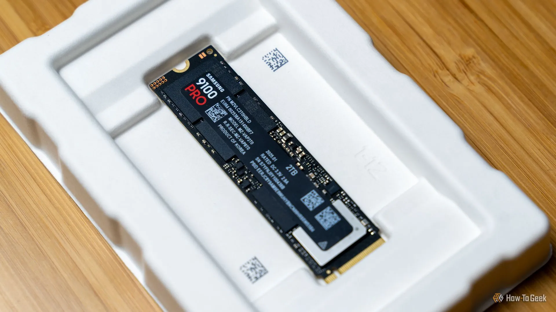 Ổ cứng Samsung 9100 PRO NVMe SSD trong hộp, đối thủ cạnh tranh của Kingston FURY Renegade G5