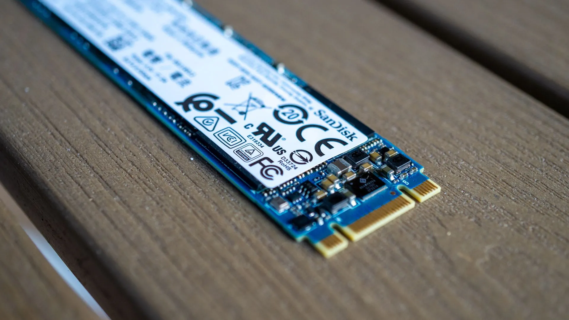 Ổ cứng SSD M.2 NVMe tốc độ cao, so sánh chi phí với bo mạch chủ đắt tiền
