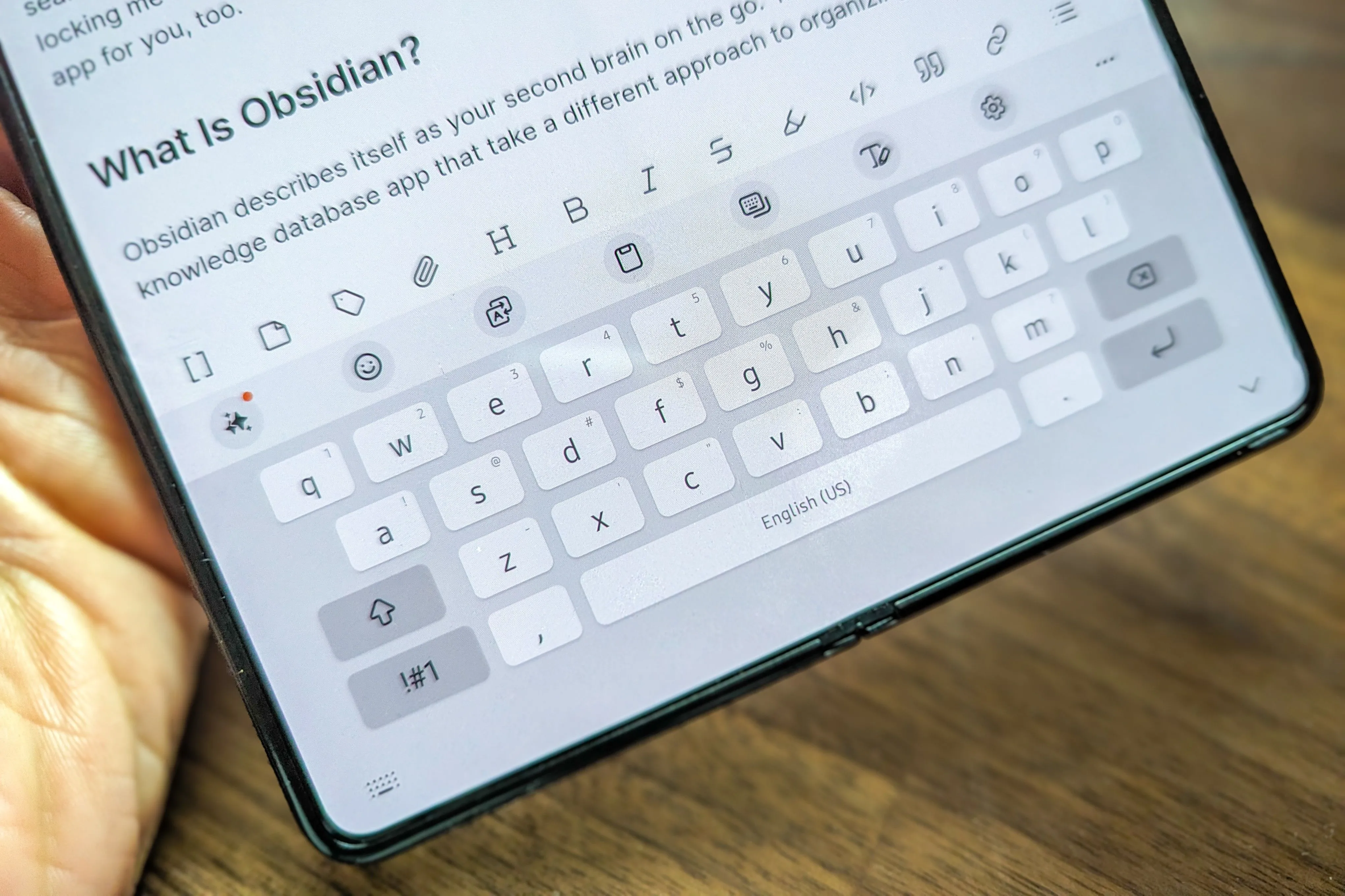 Thanh công cụ định dạng của ứng dụng ghi chú Obsidian hiển thị trên bàn phím Samsung của Chromebook.